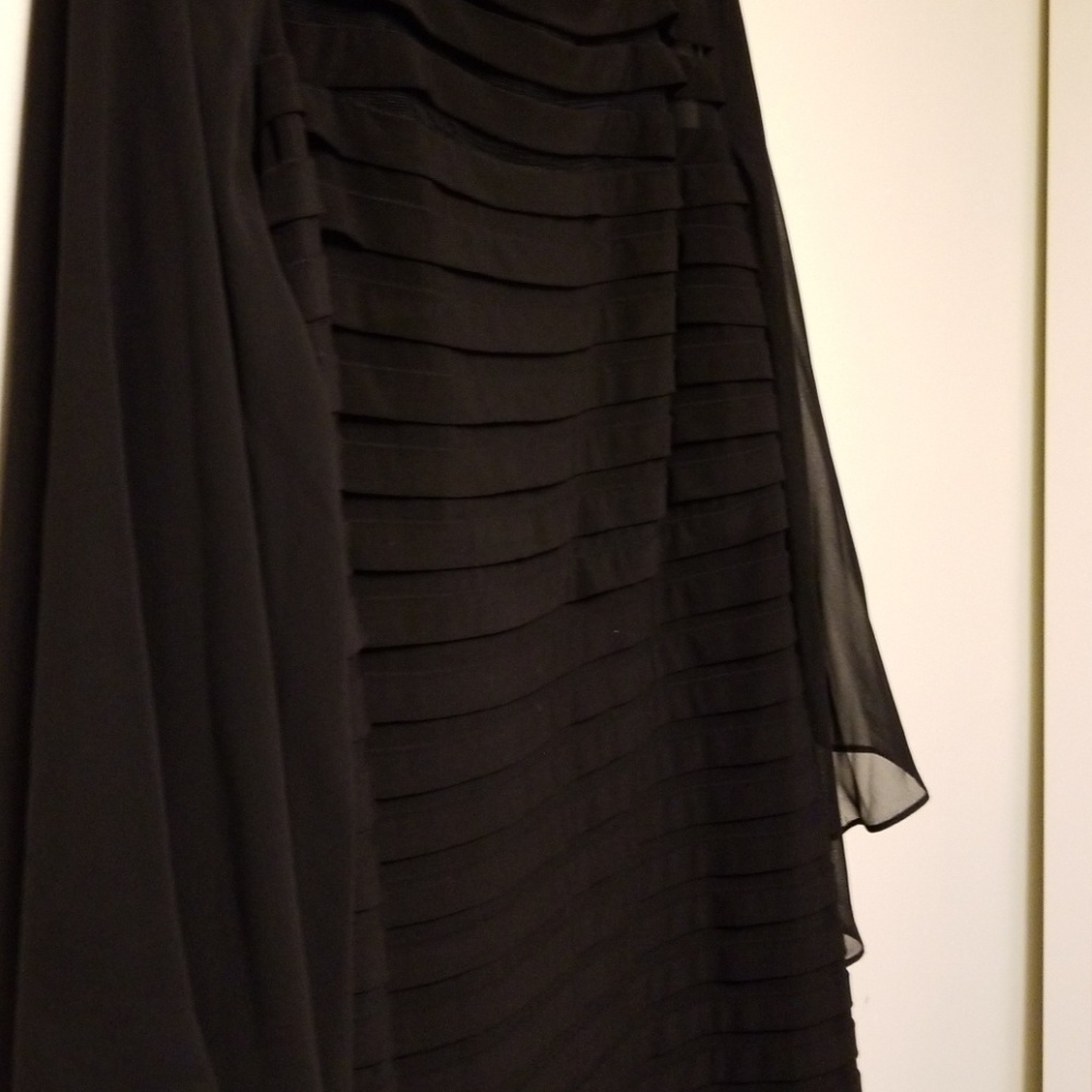 Evening ware - Picture 2 of 4